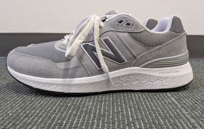 筆者が購入したWalking Fresh Foam 880を横から撮った写真