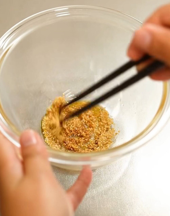 たれを作っている様子