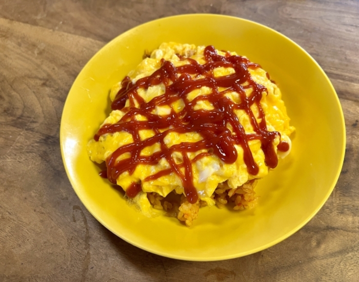ケチャップのかかったオムライス