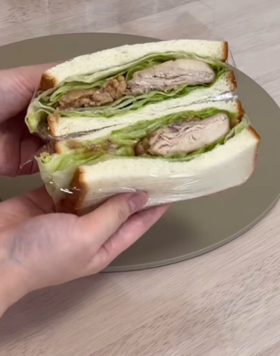 きれいにカットしたサンドイッチ