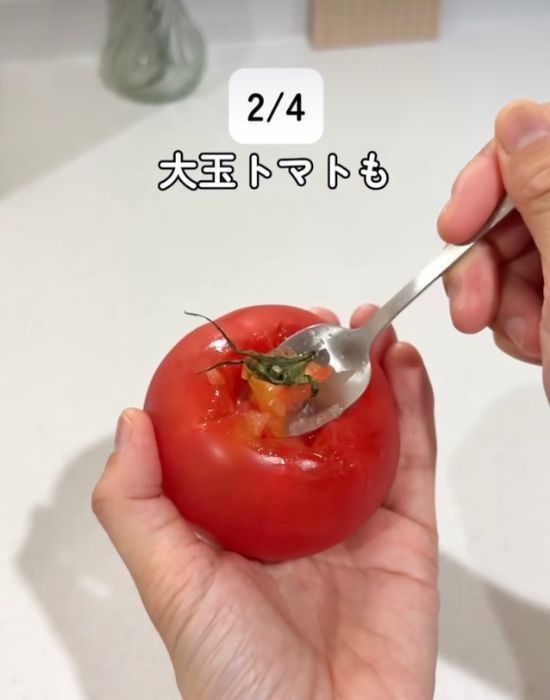 ヘタをくり抜く