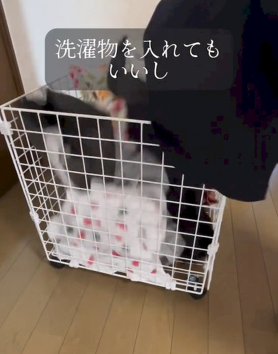 洗濯物を入れた洗濯カゴ