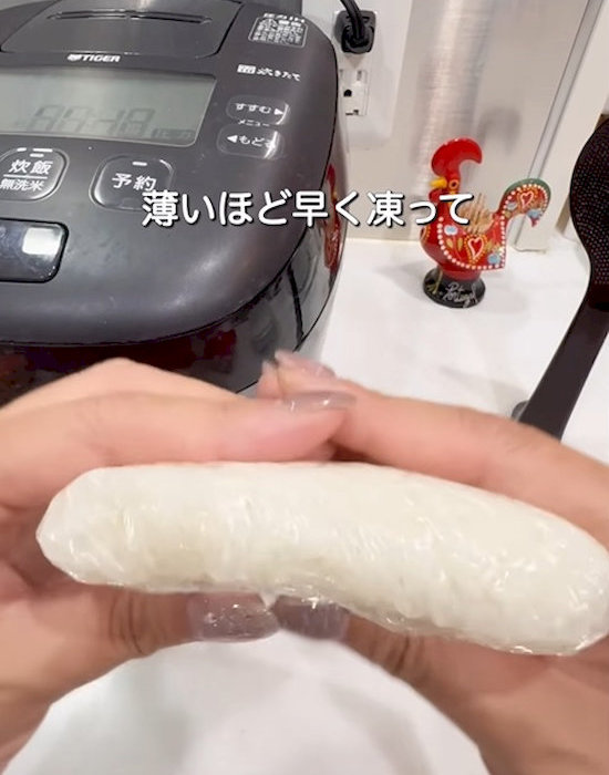 ラップで薄く包んだご飯