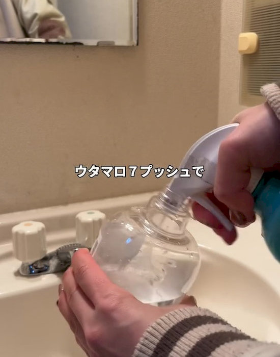 ぬるま湯に重曹とウタマロクリーナーを加える