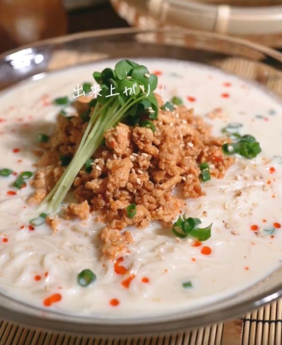 完成した『冷やし豆乳担々そうめん』の写真