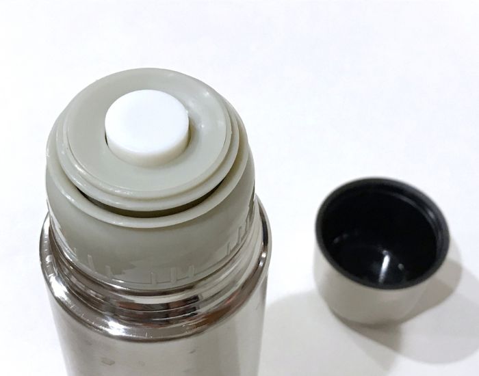 金属製の水筒