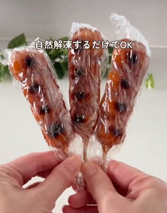 一本ずつラップをして冷凍