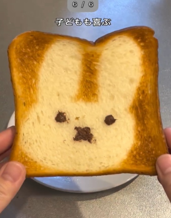 うさぎの型に焼いたトースト