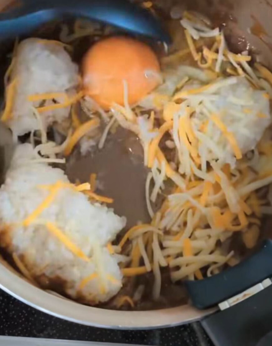 材料を入れて炒める