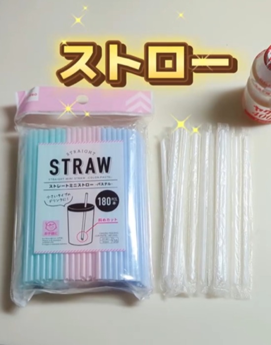 机に並べたミニストロー