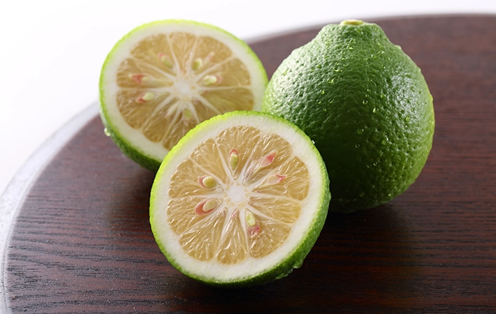 『かぼす』と『すだち』に似た果物