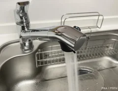 蛇口と水の写真