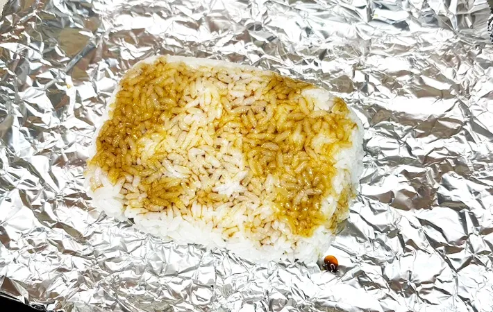 『パックごはん焼きおにぎり』を作る写真