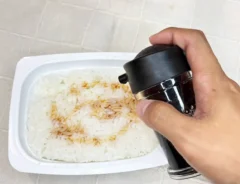 『パックごはん焼きおにぎり』を作る写真
