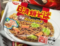 「冷凍 日清焼そば スパイシーソース」 の写真