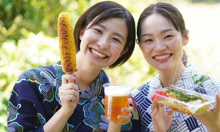 浴衣姿の女性の写真