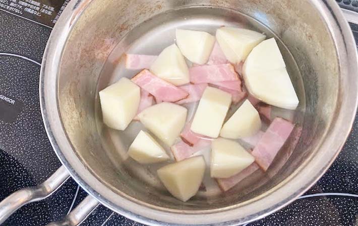 『チーズ入り味噌汁』を作る写真