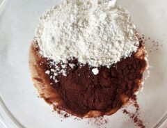 『ホットプレートでビスケットブラウニー』を作る写真