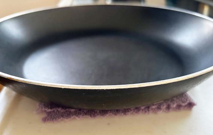 『栄養まるかじりワンハンドクレープ』を作る写真