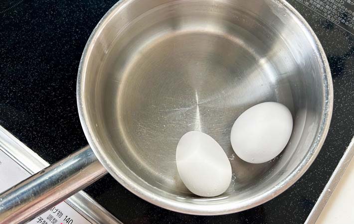 『鶏ガラベースの味玉』を作る写真