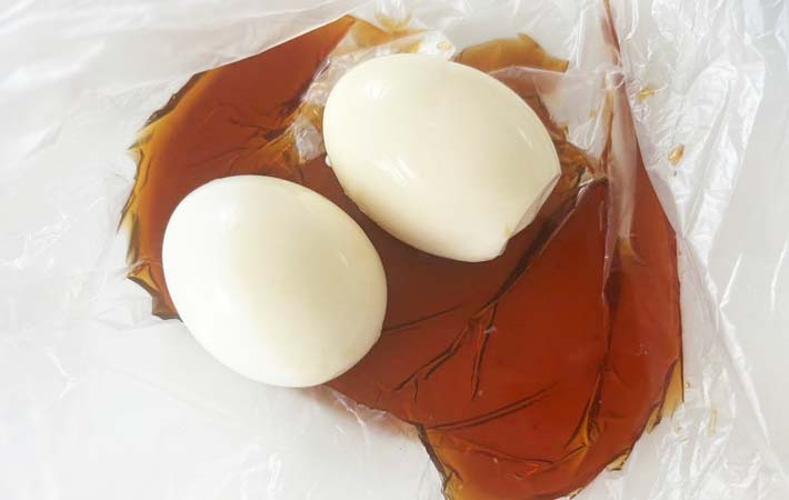 『酢醬油味玉』を作る写真