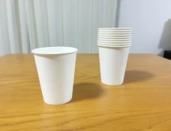 紙コップの写真