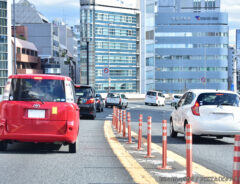 道路と車の写真