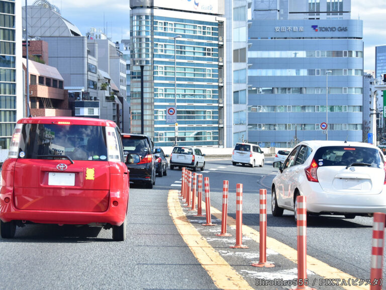 道路と車の写真
