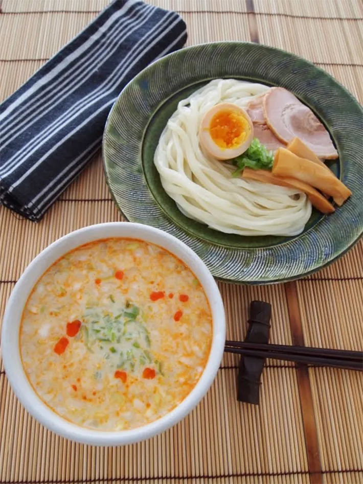 『豆乳ねぎラー油のつけうどん』の写真