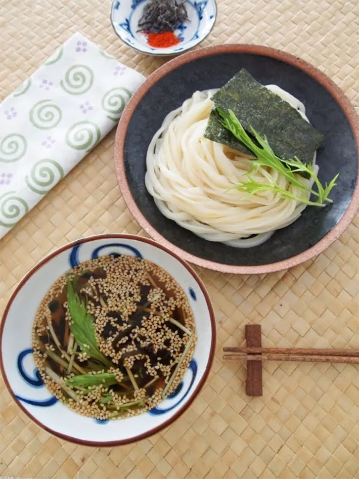 『塩昆布つゆのつけうどん』の写真
