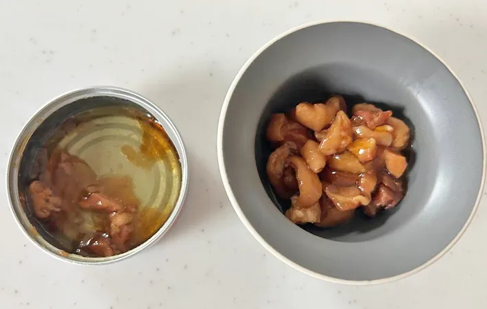 『焼き鳥缶の炊き込みご飯』を作る写真