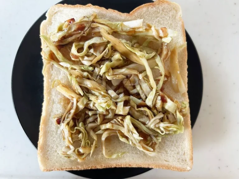 『こんがりチーズトースト 〈お好み焼き風〉』を作る写真