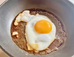 『バター醤油の目玉焼き』を作る写真