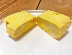 『レンジで簡単 だし巻きたまご』で作っただし巻き卵の写真（撮影：エニママ）