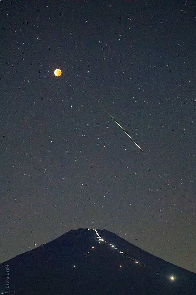皆既月食と流れ星