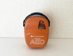 『ガシャポン ミニチュアAED』