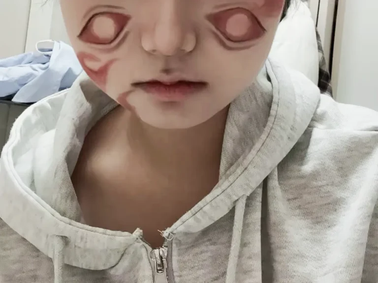 コスプレメイクをした女性