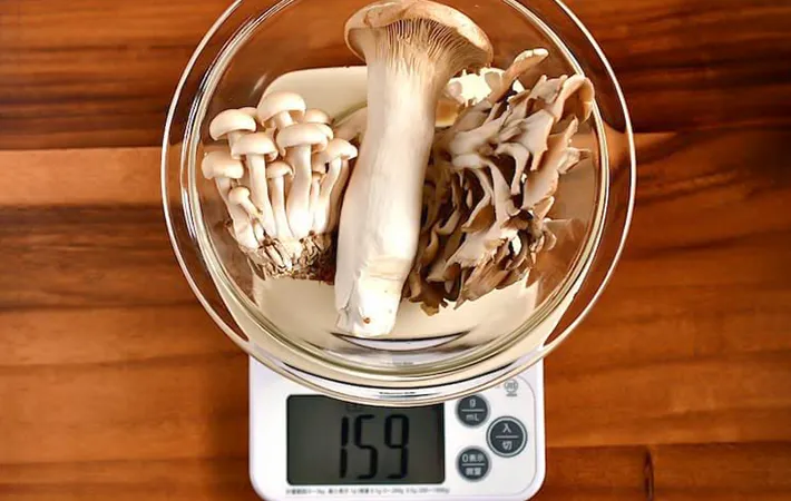 『キノコとカマンベールチーズの炊き込みご飯』の材料写真