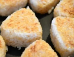 醤油バター焼きおにぎりの写真