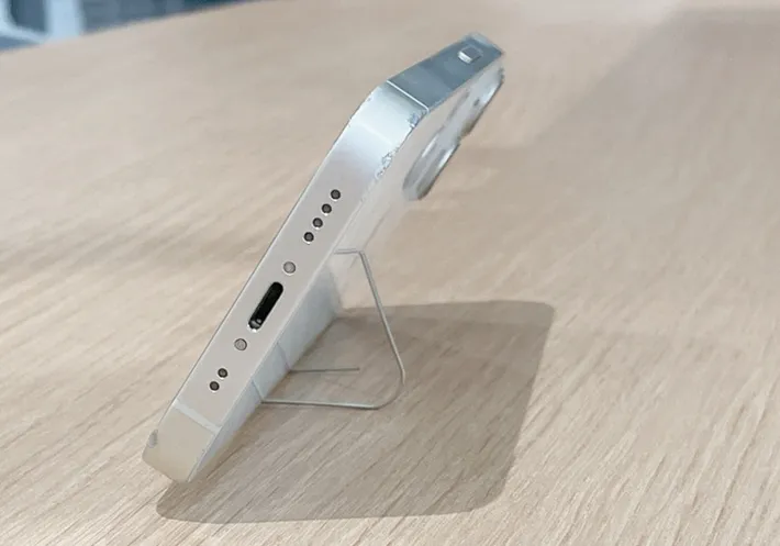 立てたスマホ