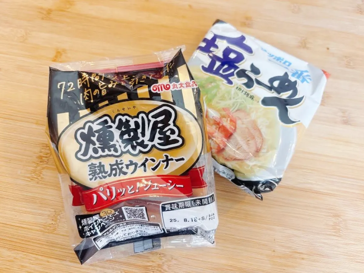 ウインナーと塩ラーメンの写真