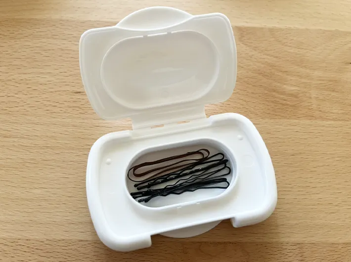 ウェットシートの蓋でつくる小物入れ