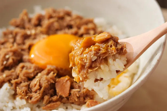ツナ照りそぼろ丼のレシピ写真