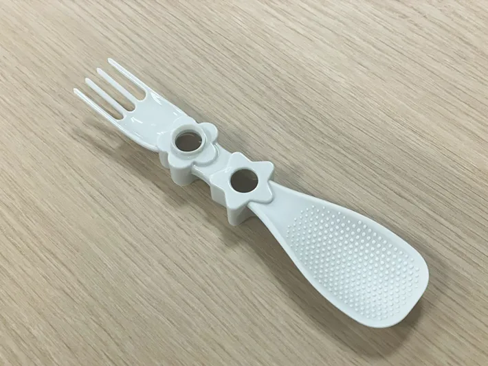 ダイソーのお弁当仕上げスプーンの写真（撮影：grape編集部）