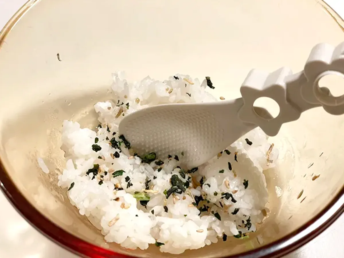 ダイソーのお弁当仕上げスプーンの写真（撮影：grape編集部）