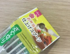 ダイソーのお弁当仕上げスプーンの写真（撮影：grape編集部）