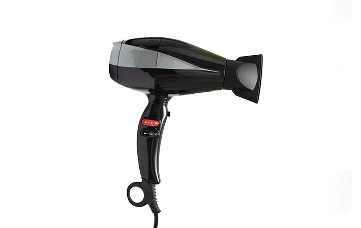 1．ヘアドライヤーを使う