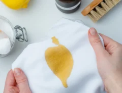服の油染みはどうやって落とす？汚れの種類や落とし方を解説