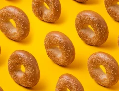 ベーグルの保存方法は冷凍一択！パサつき知らずのもちもち食感をキープするテクニックとは？