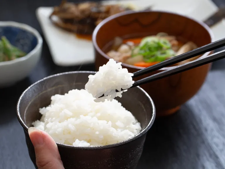 硬いご飯を柔らかくする方法とは?硬くなる原因やアレンジレシピを紹介